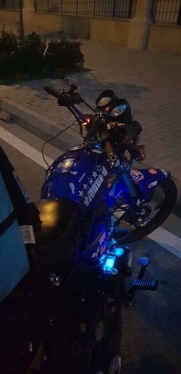 зеркала заднего вида: Mavi rəngli şəhər/skuter tipli motosiklet - Gözoxşayan mavi kuzov