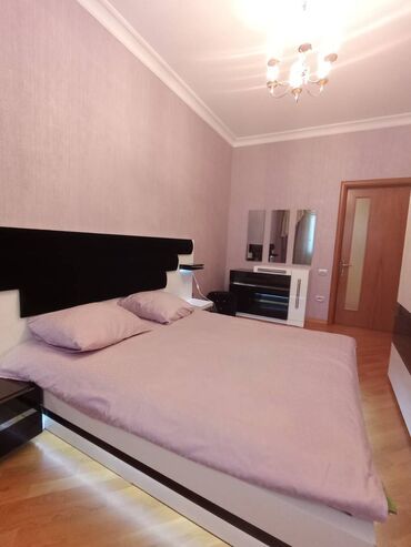 Uzunmüddətli kirayə mənzillər: Nərimanov metrosunun çıxışında,15 mərtəbənin,14-cü mərtəbəsində,3 — 12