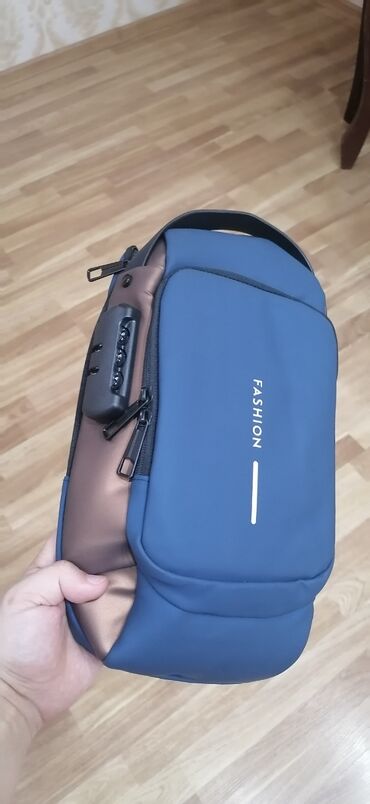 sırt çantası: Smart çantadı Dubaydan gətirmişəm. Kodlu kilid yeridə var. İçərisndə