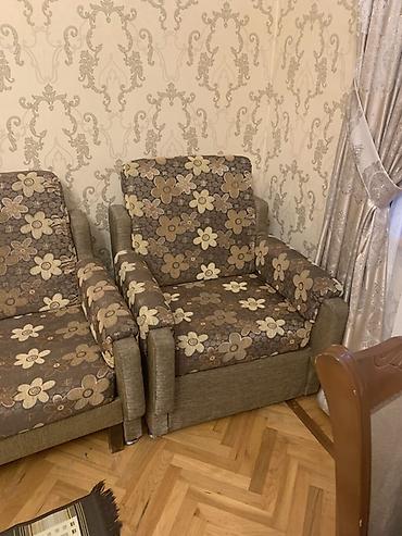 kohnə divan aliram: Çiçək naxışlı yumşaq mebel dəsti - Tərkibi: 3 nəfərlik divan + 2 ədəd — 4