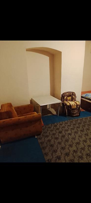 Uzunmüddətli kirayə mənzillər: Kirayə verilir: 1 otaqlı mənzil - Planlama: Zal/yataq otağı, ayrıca — 12