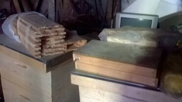 Ostala baštenska oprema: Drvena košnica, pogodna za uzgoj pčela. Izrađena je od prirodnog — 1