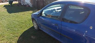 auto pragovi: PEUGEOT 206 - KOMPLETAN AUTO U DELOVIMA | peugeot 206 1.1 benzin — 3
