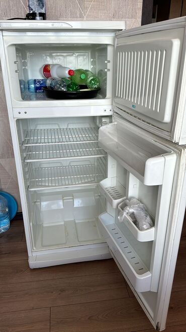 ош холодильник: Муздаткыч Atlant, Колдонулган, Көп эшиктүү