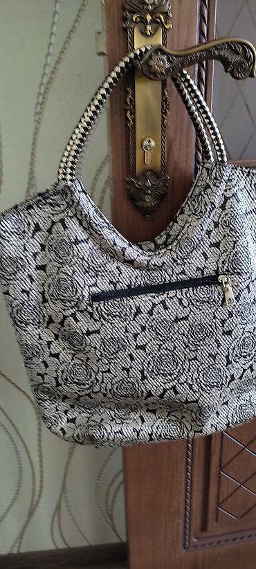 Çantalar: Irihecimli sumka satilir, az istifade olunub,20azn. Style Housedan — 2