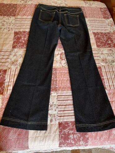 Qadın şalvarları: Müxtəlif markaların şalvarları. Birin qiyməti 10 man. Брюки различныx — 6