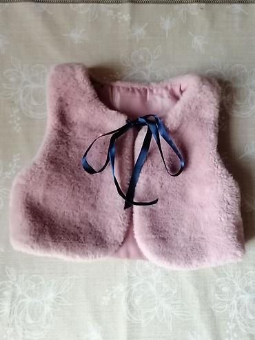 Uşaq üçün yumşaq tüklü jilet – açıq çəhrayı rəngdə. - Material: süni
