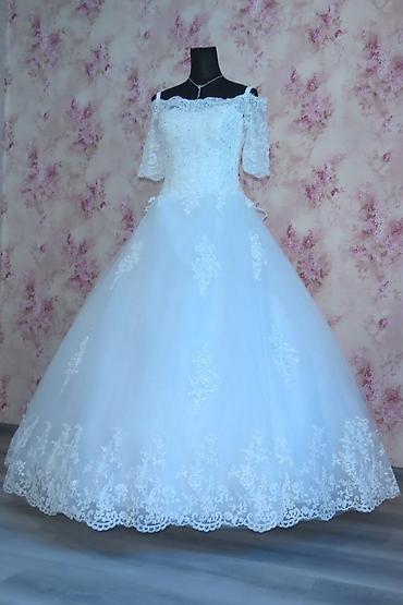 Свадебные платья: 1. Размер 42-44-46. Цена 3000. 2. Размер 40-42-44. Цена 3000. 3 — 4