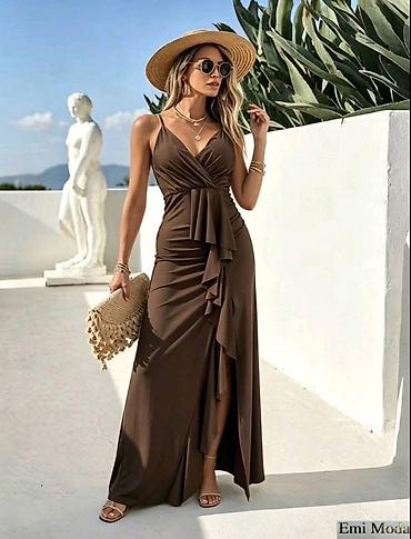 pull: Elegantna maxi haljina sa volanima i naborima
2500 — 3