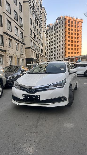 Toyota Corolla: 2019 г., 1.8 л, Вариатор, Гибрид, Седан