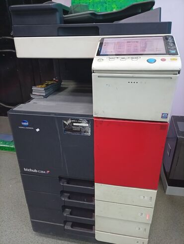 цветной принтер лазерный: Продаю Bizhub c284 цветной лазерный принтер. Принтер в рабочем