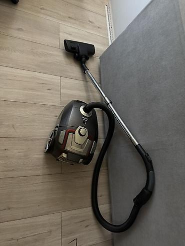 ручка пылесоса: Пылесос Miele (контейнерный/мешковый форм‑фактор с телескопической — 1