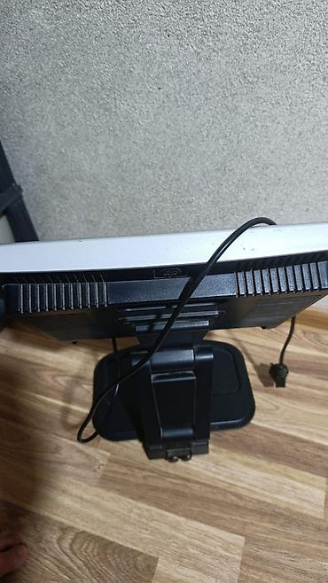 бу компьютер: HP L1740 LCD monitor - Ekran: 17 düym, kvadrat (5:4) format - Model — 3
