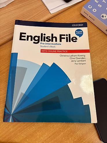 Məhsul: English File – Pre-intermediate Student’s Book (Fourth