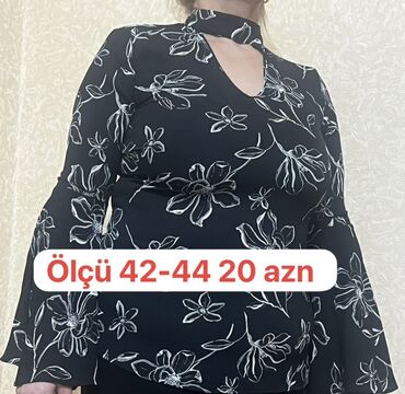 yun koynekler: Qara rəngdə, ağ güllərlə bəzədilmiş, boğaz hissəsində kəsiyi olan
