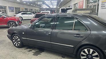 mersedes manitor: Mercedes-Benz E 230: 2.3 l | 1997 il Sedan — 7