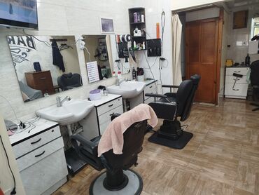 аренда земли под шиномонтаж: Barberxana xidməti - İki iş yerləri olan kişi salonu: tənzimlənən