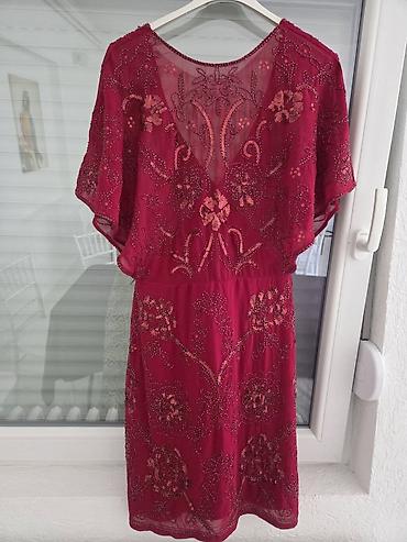 planika baletanke: Elegantna bordo haljina sa ručnim vezom i šljokicama - Boja: duboka — 2