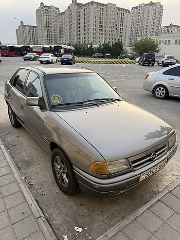 1998 ford transit: Opel Astra: 1.4 l | 1993 il 499999 km Sedan — 5