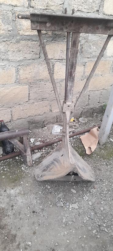 kreditlə masinlar: Mavi rəngli MTZ tipli təkərli traktor Xüsusiyyətlər: - Dizel — 7