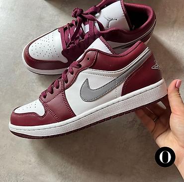 jordan 1: Кроссовки Nike Air Jordan 1 Low
Размер 38, цена договорная. Пишите — 2