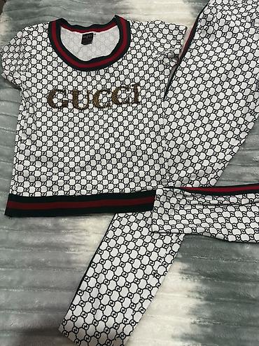 gucci dest: 80manata alınıb
M razmerdir
1 dəfə geyinilib çox səliqəlidir — 1