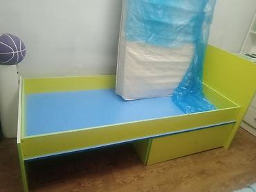 bunk bed: Детская односпальная кровать с бортиками и выдвижным нижним ящиком. и — 1