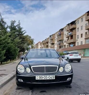 Mercedes-Benz E 320: 3.2 l | 2003 il Sedan