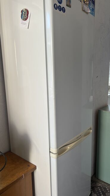холодильник indezit: Продается холодильник Avest в хорошем рабочем состоянии