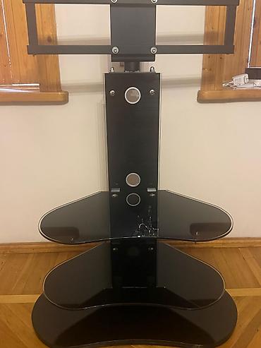 tv altdığı: TV stendi və universal asqı sistemi - Qara şüşə rəflərlə metal — 2