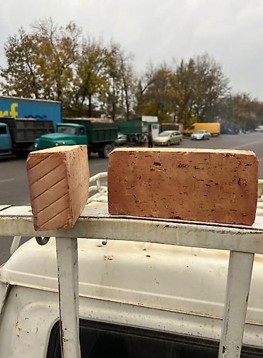 Кирпич полнотелый керамический, стандартного размера (ориентировочно