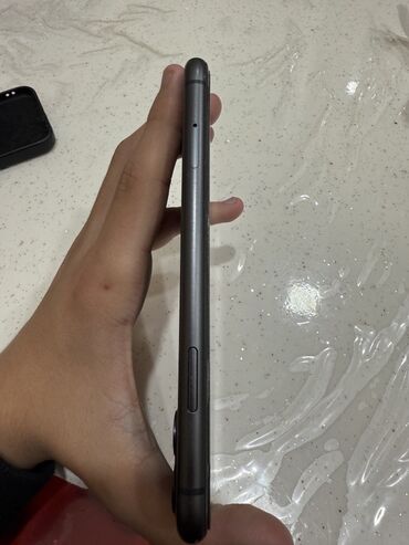 Apple iPhone: IPhone 11, 128 GB, Qara, Face ID — 5