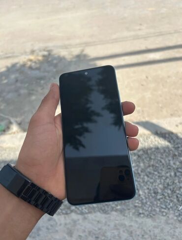 Infinix: Redmi smartfon - Rəng: Açıq mavi arxa panel - Arxa kamera bloku: 2
