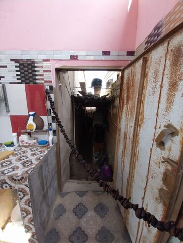 Həyət evləri və villaların satışı: Satılır: həyətli ev - Geniş, tam daş döşəməli həyət. Hündür, taxta — 7