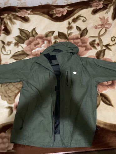 продаю рубашку: Ветровка, Осень-весна, С капюшоном, XL (EU 42)