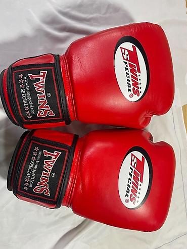 Перчатки: Набор экипировки для бокса/кикбоксинга Состав: - Боксерские кроссовки — 10