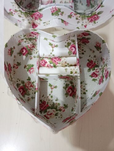 ювелирный стол: Шкатулка для украшений в форме сердца - Романтичный дизайн: тканевая