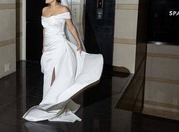 белое вечернее платье в пол: Вечернее платье, Коктейльное, Длинная модель, Атлас, Без рукавов, Корсет, M (EU 38)