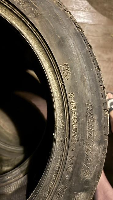 Шины: 3 шт зимних шин Bridgestone Blizzak VRX2. - Размер: 245/45 R19 - — 2