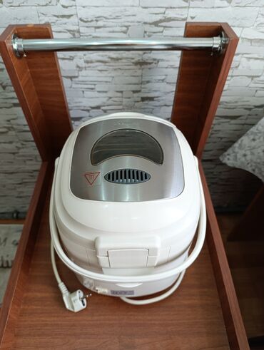 yemək bişirən: Kenwood markali çörək bi̇şi̇rən maşin. çox funsi̇yalidir. Qeyd edi̇m