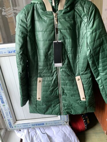 женскую весеннюю куртку: Куртка новая весенняя 1500 сом
