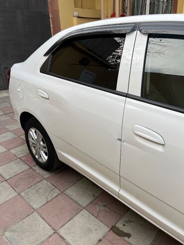 Chevrolet: Chevrolet Cobalt: 1.5 l | 2024 il 82000 km Sedan — 5