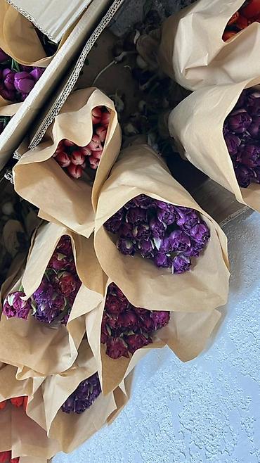 Букеты из живых цветов: Тюльпаны в букете-миксе - Срезанные тюльпаны в крафт-упаковке — 7