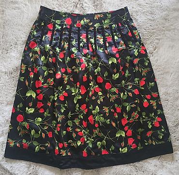 dva srca slike: Prelepa cvetna crna suknja sa crvenim ružama. Floral print. Meni je — 2