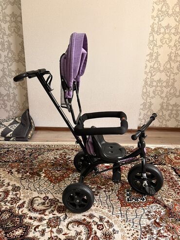 трехколесные прогулочные коляски: Детский трехколесный велосипед с родительской ручкой и козырьком -