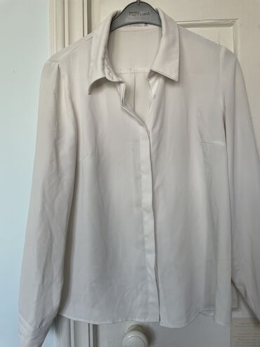белая рубашка с короткими рукавами: Рубашка