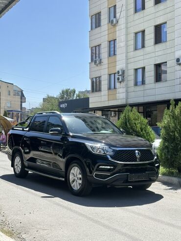 купить авто в бишкеке дешево: Пикап SsangYong Rexton Sports черного цвета. Модель имеет двойную