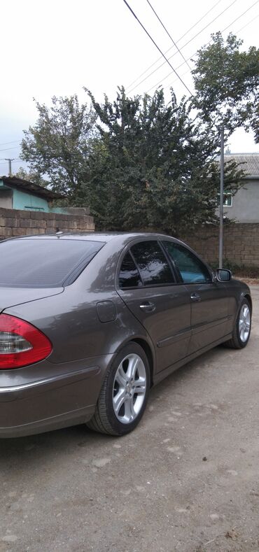 Mercedes-Benz: Mercedes-Benz E 220: 2.2 l | 2008 il Sedan — 4