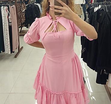 - Məhsul: Qadın paltarı - Rəng: Açıq çəhrayı - Model: Romantik stil