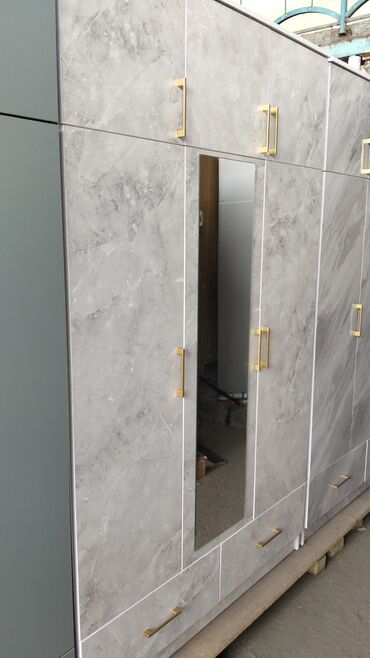 Шифоньеры: Шкаф трёх дверные. высота 2,15 Ширина 1,30 глубина 52 Цена 12500 — 5